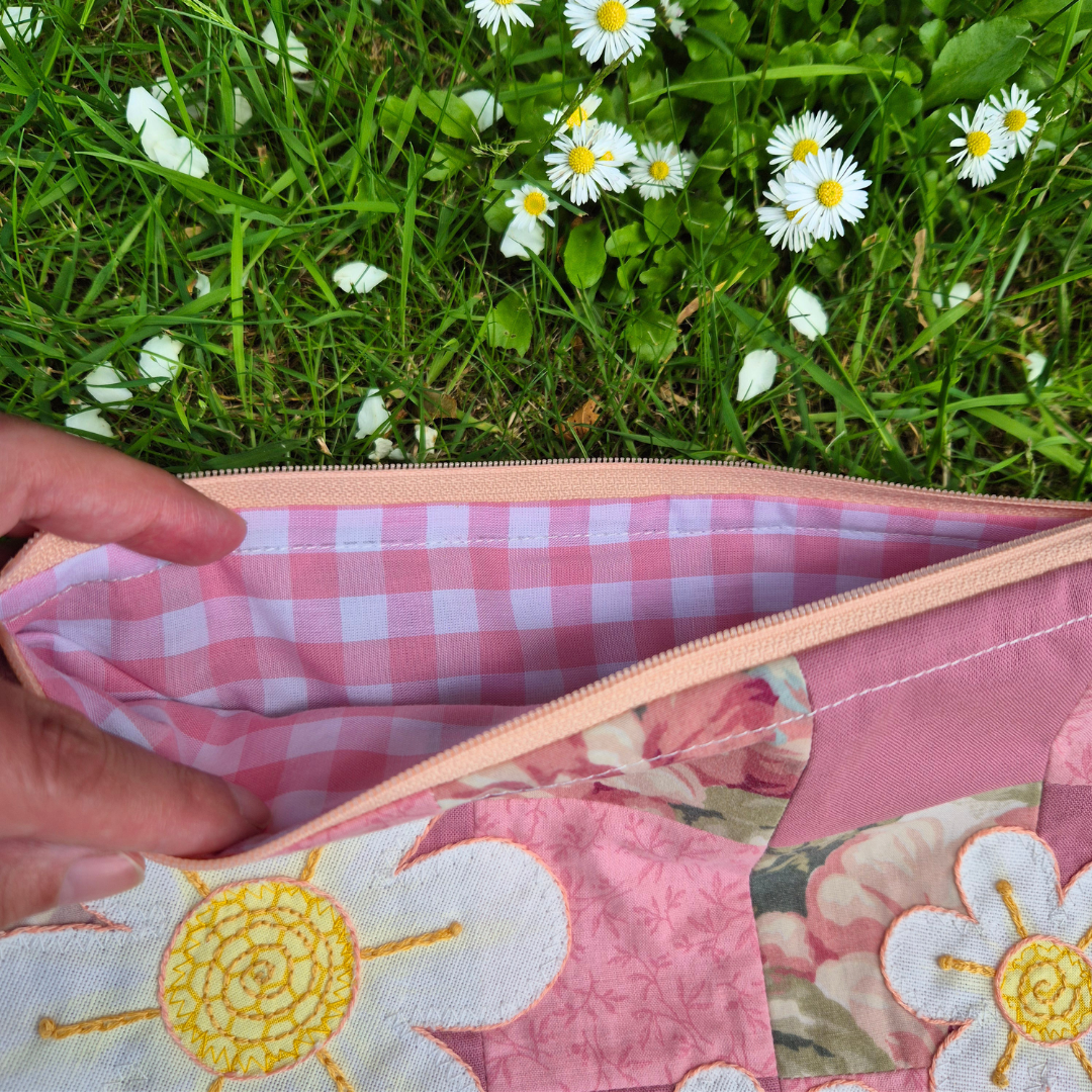 Daisy Zipper Pouch