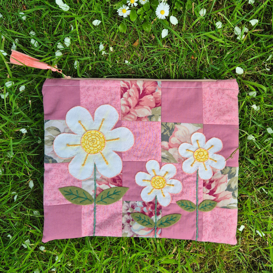 Daisy Zipper Pouch